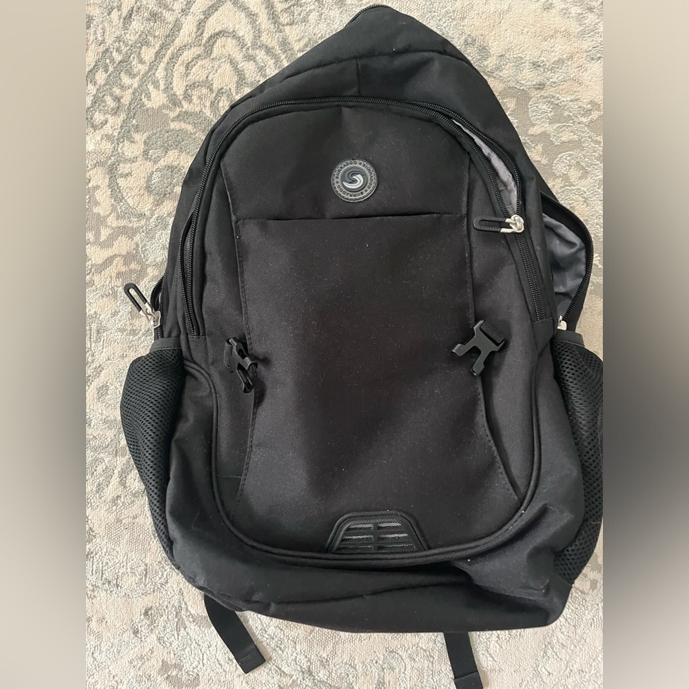 Black backpack. GREAT CONDITION. Tech bag good for school, work, travel, etc!